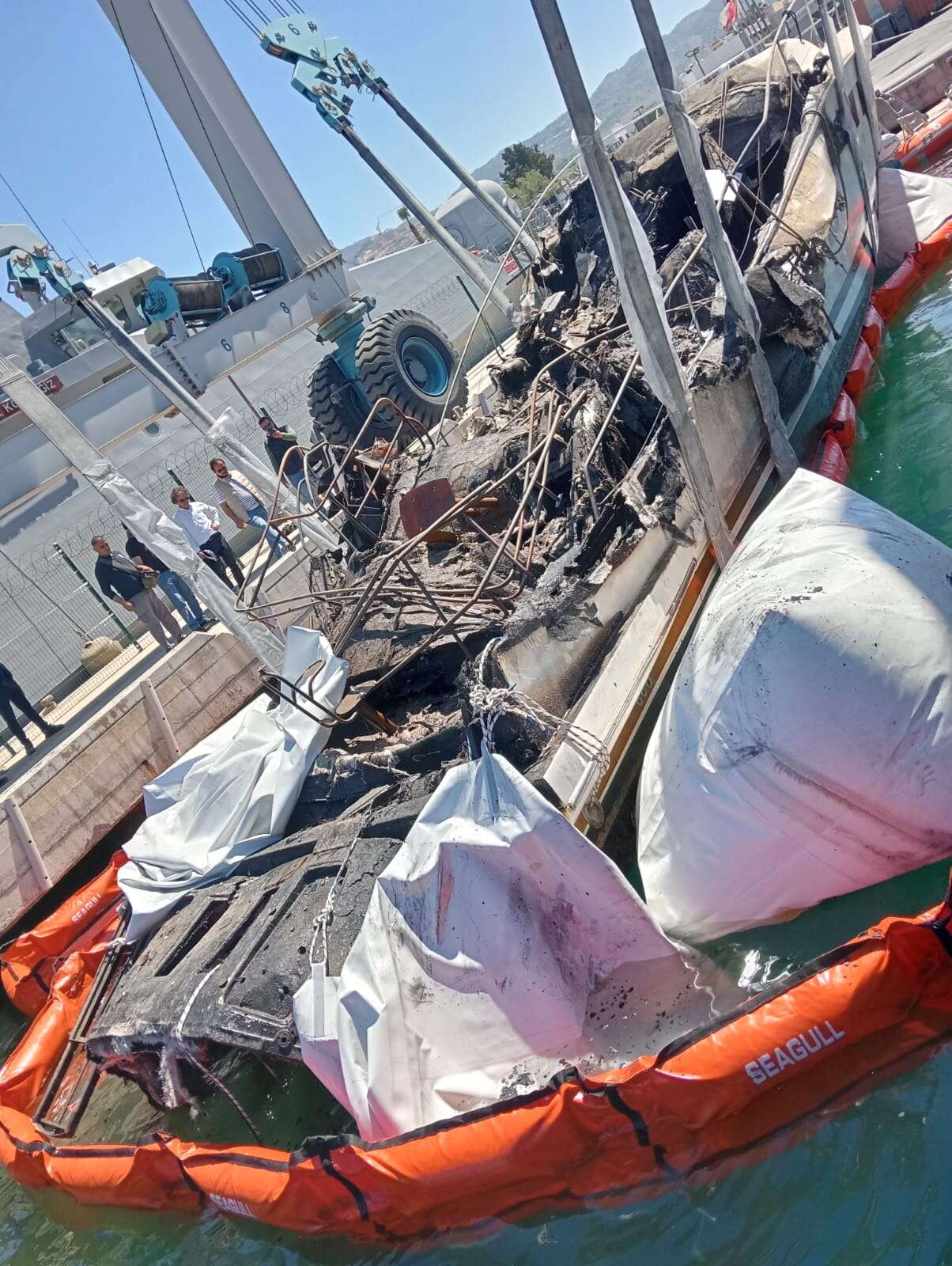 Bodrum'da Alevlere Teslim Olan Milyonluk Yatların Enkazları Kaldırılıyor 1